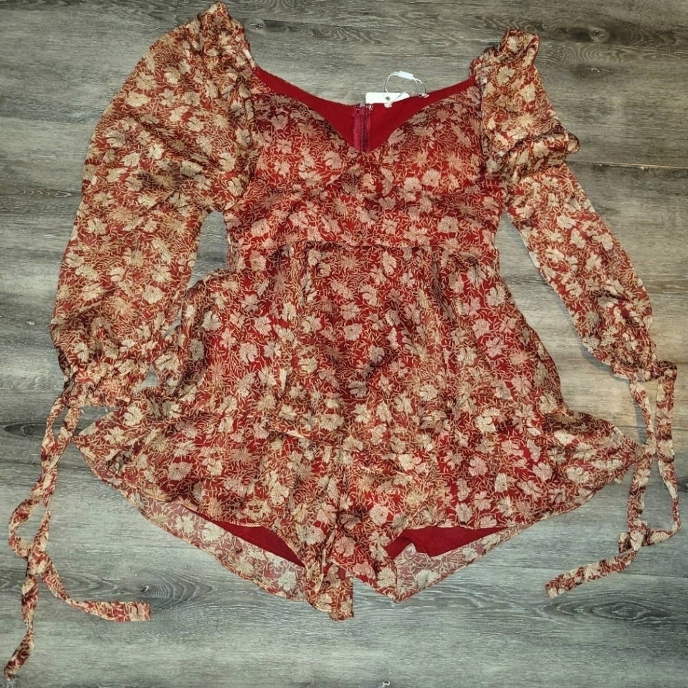 SAINTS‎ + SECRETS romper size medium